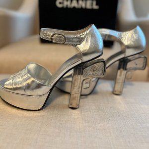 CHANEL 2009 'MIAMI VICE' SILVER METALLIC GUN PLATFORM HEELS - RARE!